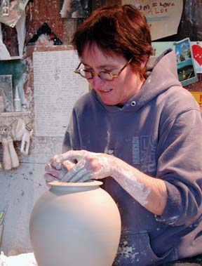 Peggy Loudon throwing a large vase