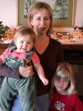 [photo of Heidi Collingwood with her two young children]