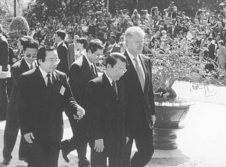 [photo of US and Vietnam presidents]