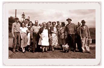 [group of workers standing]